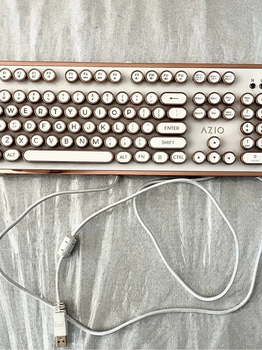 AZIO MK Retro Keyboard (Model: MK-RETRO-02) Full Size Numeric Keypad White